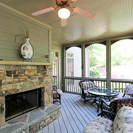 Tippy Canoe Lodge - Relax By The Fireplace Or Play Ping Pong And Foosball